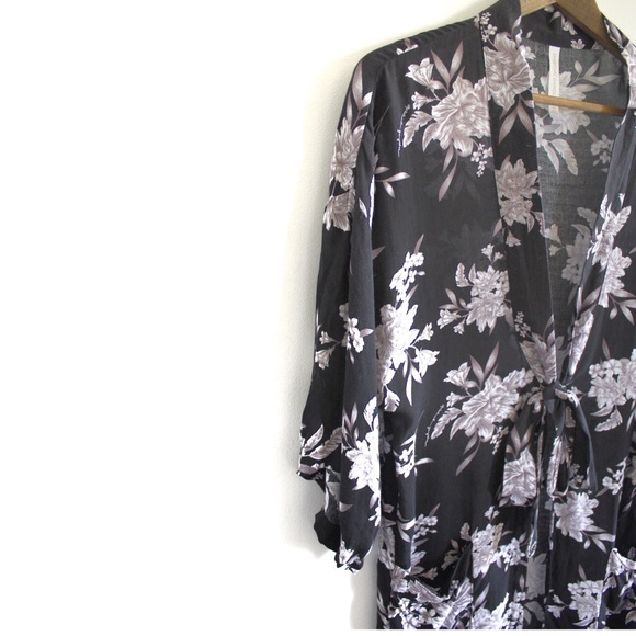 Spiritual Gangster Floral Tied Kimono One Size Fits All - Picture 5 of 16